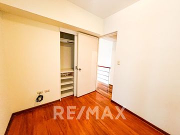 Vendo Duplex En La Cuadra Nueve De La Avenida Pardo (doble vista, esquina)