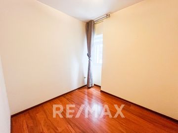 Vendo Duplex En La Cuadra Nueve De La Avenida Pardo (doble vista, esquina)