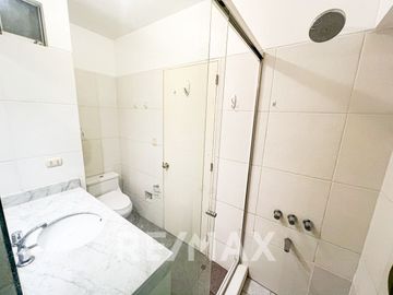 Vendo Duplex En La Cuadra Nueve De La Avenida Pardo (doble vista, esquina)