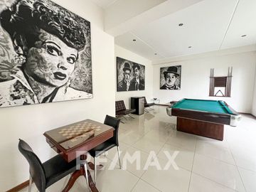 Vendo Duplex En La Cuadra Nueve De La Avenida Pardo (doble vista, esquina)