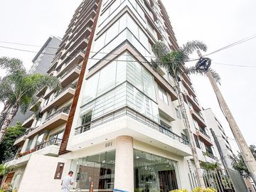 Vendo Duplex En La Cuadra Nueve De La Avenida Pardo (doble vista, esquina)
