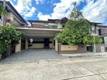 Partly furnished Pool villa 4 Bedrooms for sale in Chaiyapruek Land and House Park