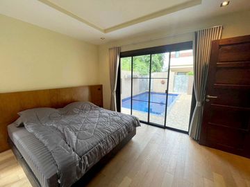 Partly furnished Pool villa 4 Bedrooms for sale in Chaiyapruek Land and House Park