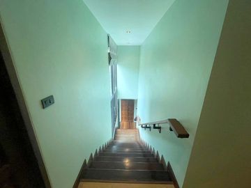 Partly furnished Pool villa 4 Bedrooms for sale in Chaiyapruek Land and House Park