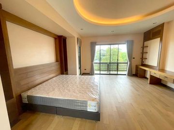 Partly furnished Pool villa 4 Bedrooms for sale in Chaiyapruek Land and House Park