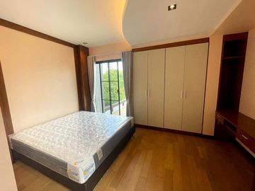 Partly furnished Pool villa 4 Bedrooms for sale in Chaiyapruek Land and House Park