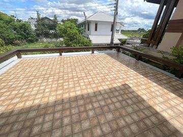 Partly furnished Pool villa 4 Bedrooms for sale in Chaiyapruek Land and House Park