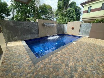 Partly furnished Pool villa 4 Bedrooms for sale in Chaiyapruek Land and House Park