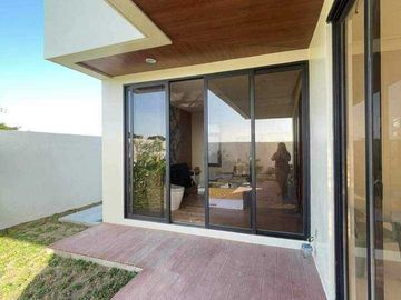 33M MODERN BRAND NEW HOUSE IN NUVALI VENARE