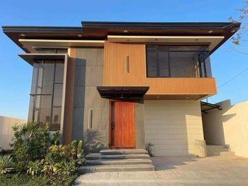 33M MODERN BRAND NEW HOUSE IN NUVALI VENARE