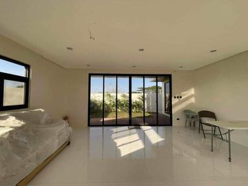 33M MODERN BRAND NEW HOUSE IN NUVALI VENARE
