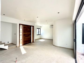CASA EN VENTA EN MONTECARLO RESIDENCIAL