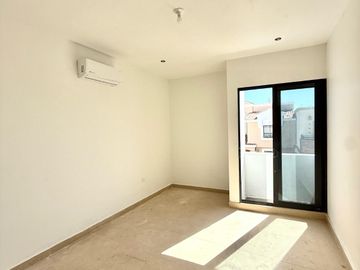 CASA EN VENTA EN MONTECARLO RESIDENCIAL