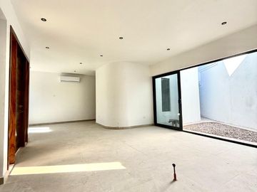CASA EN VENTA EN MONTECARLO RESIDENCIAL