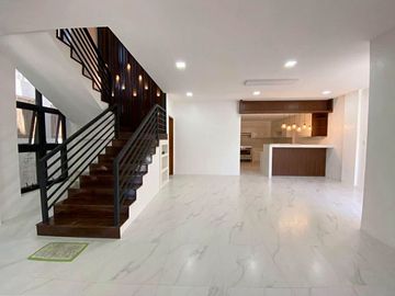 6-Bedroom House and Lot for sale in South Forbes Villas
