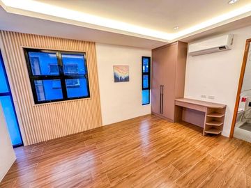 Just a 5-minute stroll to SM Southmall! 🛍️ This spacious 3-storey duplex in Pilar Village, Las Piñas, offers comfort and convenience in one perfect pa