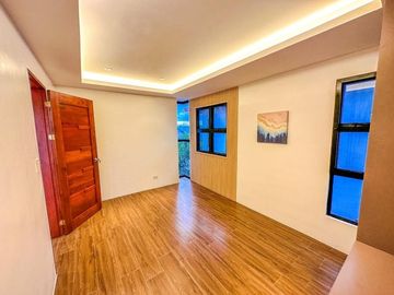 Just a 5-minute stroll to SM Southmall! 🛍️ This spacious 3-storey duplex in Pilar Village, Las Piñas, offers comfort and convenience in one perfect pa