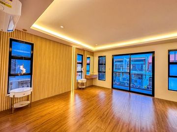 Just a 5-minute stroll to SM Southmall! 🛍️ This spacious 3-storey duplex in Pilar Village, Las Piñas, offers comfort and convenience in one perfect pa