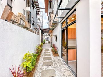 Just a 5-minute stroll to SM Southmall! 🛍️ This spacious 3-storey duplex in Pilar Village, Las Piñas, offers comfort and convenience in one perfect pa