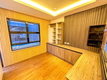 Just a 5-minute stroll to SM Southmall! 🛍️ This spacious 3-storey duplex in Pilar Village, Las Piñas, offers comfort and convenience in one perfect pa