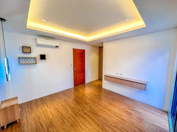 Just a 5-minute stroll to SM Southmall! 🛍️ This spacious 3-storey duplex in Pilar Village, Las Piñas, offers comfort and convenience in one perfect pa