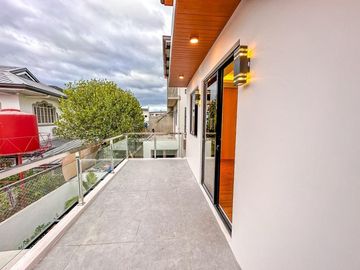 Just a 5-minute stroll to SM Southmall! 🛍️ This spacious 3-storey duplex in Pilar Village, Las Piñas, offers comfort and convenience in one perfect pa