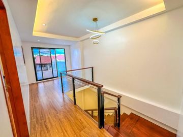 Just a 5-minute stroll to SM Southmall! 🛍️ This spacious 3-storey duplex in Pilar Village, Las Piñas, offers comfort and convenience in one perfect pa