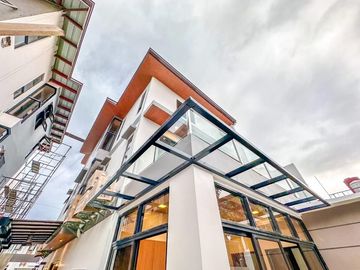 Just a 5-minute stroll to SM Southmall! 🛍️ This spacious 3-storey duplex in Pilar Village, Las Piñas, offers comfort and convenience in one perfect pa