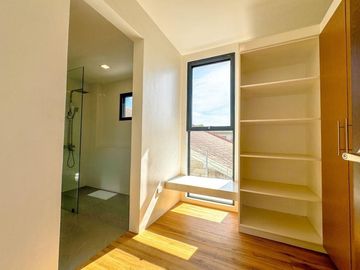 Magnificent 5 Bedroom 2-storey House and Lot for Sale in Las Piñas City