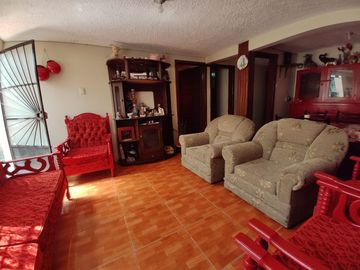 Oportunidad Única: Encantadora Casa Rentera con Patio y Garaje y 3 Departamentos, ¡Ideal para Invertir!