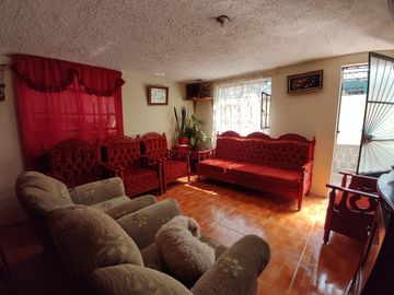 Oportunidad Única: Encantadora Casa Rentera con Patio y Garaje y 3 Departamentos, ¡Ideal para Invertir!