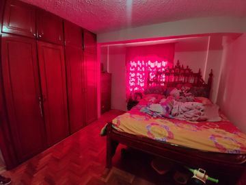 Oportunidad Única: Encantadora Casa Rentera con Patio y Garaje y 3 Departamentos, ¡Ideal para Invertir!