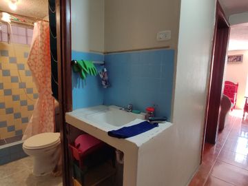 Oportunidad Única: Encantadora Casa Rentera con Patio y Garaje y 3 Departamentos, ¡Ideal para Invertir!