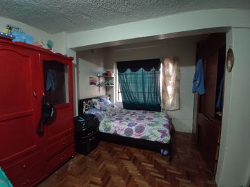 Oportunidad Única: Encantadora Casa Rentera con Patio y Garaje y 3 Departamentos, ¡Ideal para Invertir!