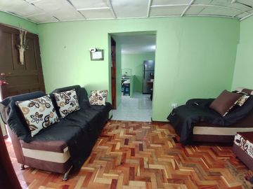 Oportunidad Única: Encantadora Casa Rentera con Patio y Garaje y 3 Departamentos, ¡Ideal para Invertir!