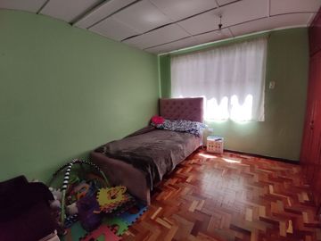 Oportunidad Única: Encantadora Casa Rentera con Patio y Garaje y 3 Departamentos, ¡Ideal para Invertir!