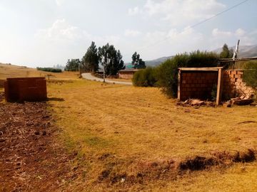 EN VENTA LINDO  TERRENO DE 300M2 POR PIURAY CERCA DEL FUTURO AEROPUERTO DEL CUSCO - CHINCHERO