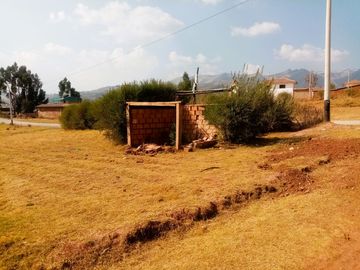EN VENTA LINDO  TERRENO DE 300M2 POR PIURAY CERCA DEL FUTURO AEROPUERTO DEL CUSCO - CHINCHERO