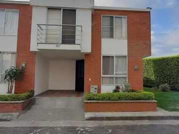 CASA PARA LA VENTA EN LA PRADERA DOSQUEBRADAS
