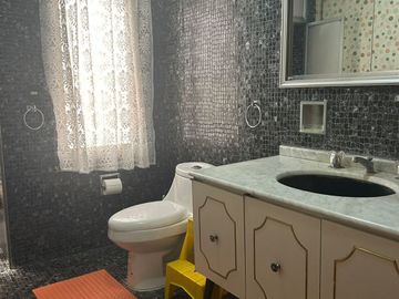 CASA ESPACIOSA EN LINDAVISTA SUR, OPORTUNIDAD UNICA!!!