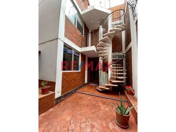 Chorrillos Vendo 1Er. Piso Tipo Chalet