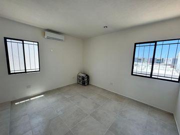 Casa en Venta ubicada en Fraccionamiento Diamante, Paseos Opichen. Merida, Yucatan