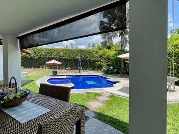 Extraordinaria casa campestre con piscina en la entrada 4 de Cerritos Las Cascadas. Sazugua. Pereira - Colombia.