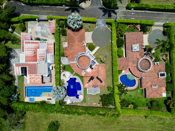 Extraordinaria casa campestre con piscina en la entrada 4 de Cerritos Las Cascadas. Sazugua. Pereira - Colombia.