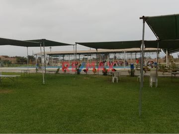 ¡Casa De Campo Recreacional En Venta Con 2 Piscinas Laredo!