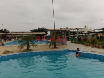 ¡Casa De Campo Recreacional En Venta Con 2 Piscinas Laredo!