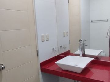VENDO DUPLEX 150m2 LOS OLIVOS: EDIFICIO MODERNO