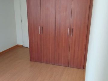 VENDO DUPLEX 150m2 LOS OLIVOS: EDIFICIO MODERNO