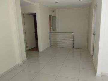 VENDO DUPLEX 150m2 LOS OLIVOS: EDIFICIO MODERNO