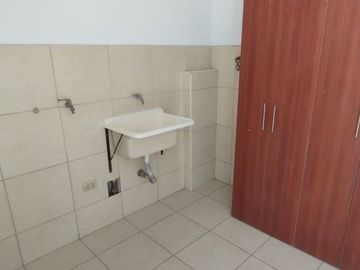 VENDO DUPLEX 150m2 LOS OLIVOS: EDIFICIO MODERNO